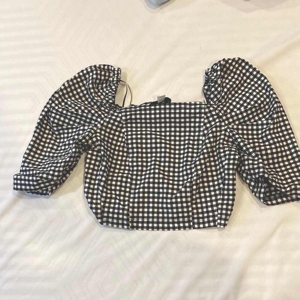 Cropped going out checkered top!